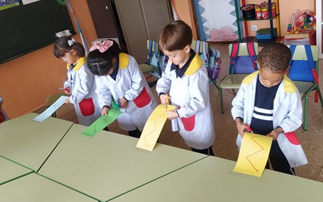 ¡APRENDEMOS A UTILIZAR LAS TIJERAS! (INFANTIL 4 AÑOS)