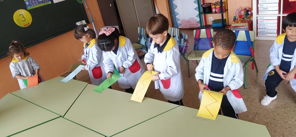 ¡APRENDEMOS A UTILIZAR LAS TIJERAS! (INFANTIL 4 AÑOS)