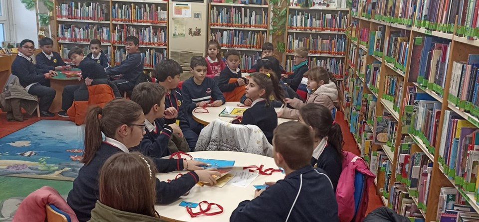 4º PRIMARIA VISITA LA BIBLIOTECA MUNICIPAL