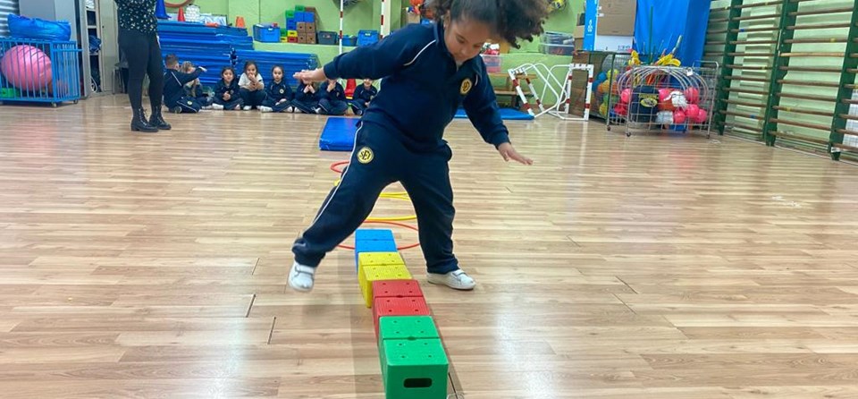 "EN EL GIMNASIO" (INFANTIL 5 AÑOS)