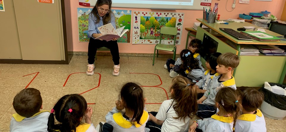 "CUENTACUENTOS FAMILIAR" (DÍA DEL LIBRO INFANTIL)