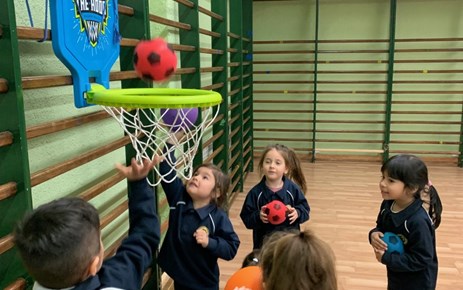 "JUGAMOS AL BALONCESTO" (INF-4)