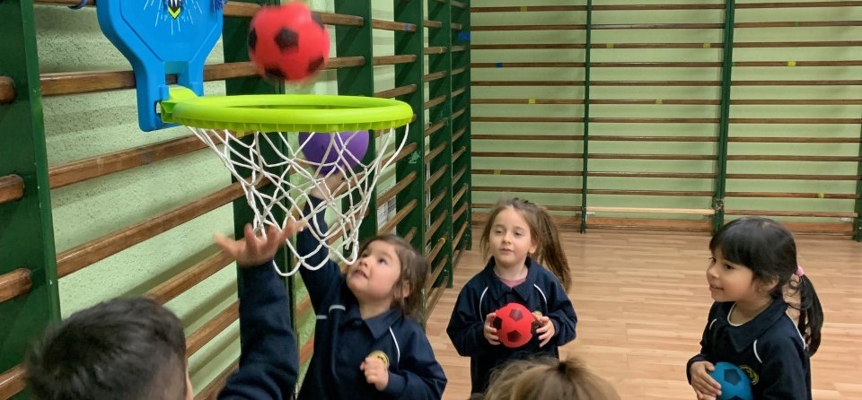 "JUGAMOS AL BALONCESTO" (INF-4)