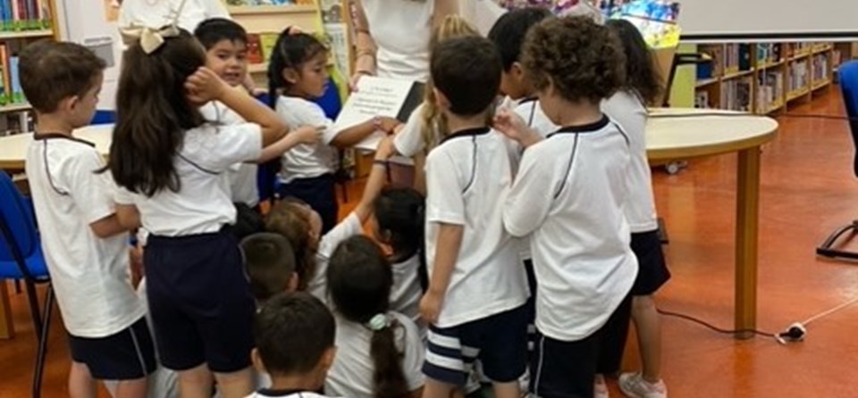 ¡VISITAMOS LA BIBLIOTECA!