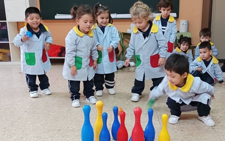"JUGAMOS A LOS BOLOS" (INFANTIL 3 AÑOS)