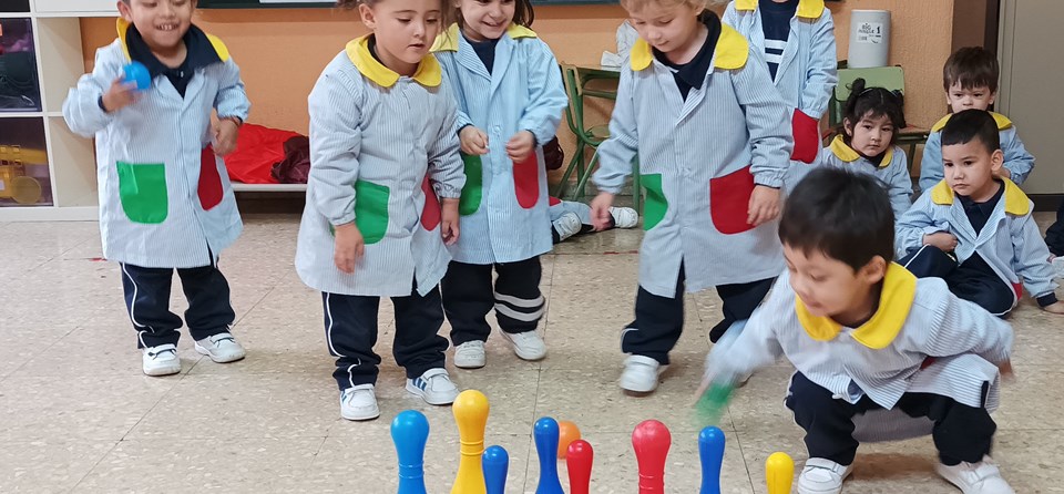 "JUGAMOS A LOS BOLOS" (INFANTIL 3 AÑOS)