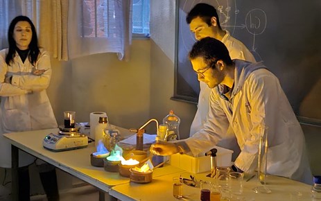 "Conexiones vida diaria-ciencia mediante experimentos en aulas" (2º-3º ESO)